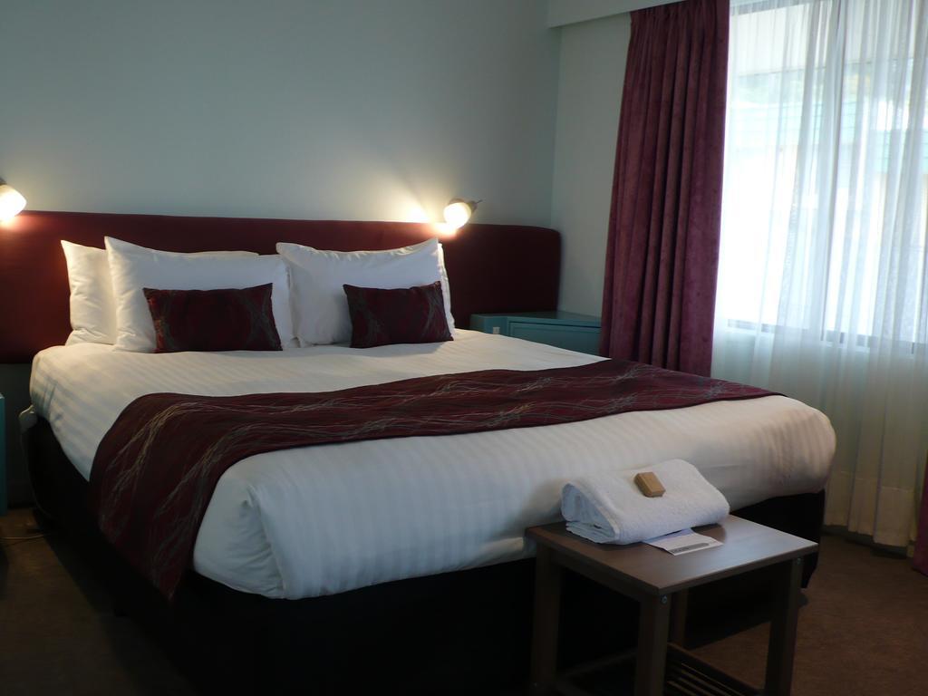 Surestay By Western The Clarence On Melville